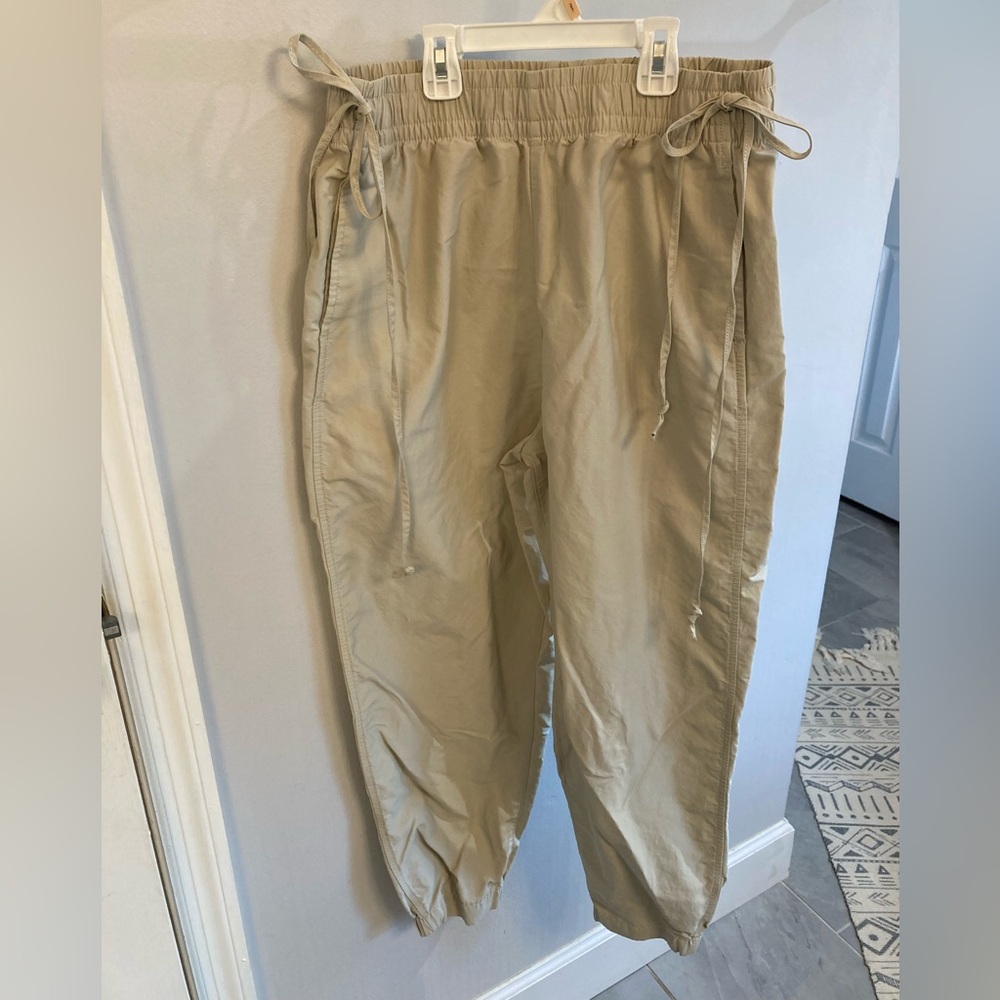 Urban Outfitters Khaki Cargo Joggers Nylon Cotton blend size medium